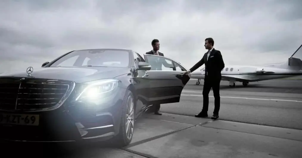 Chauffeur priv&eacute; disponible 24h24